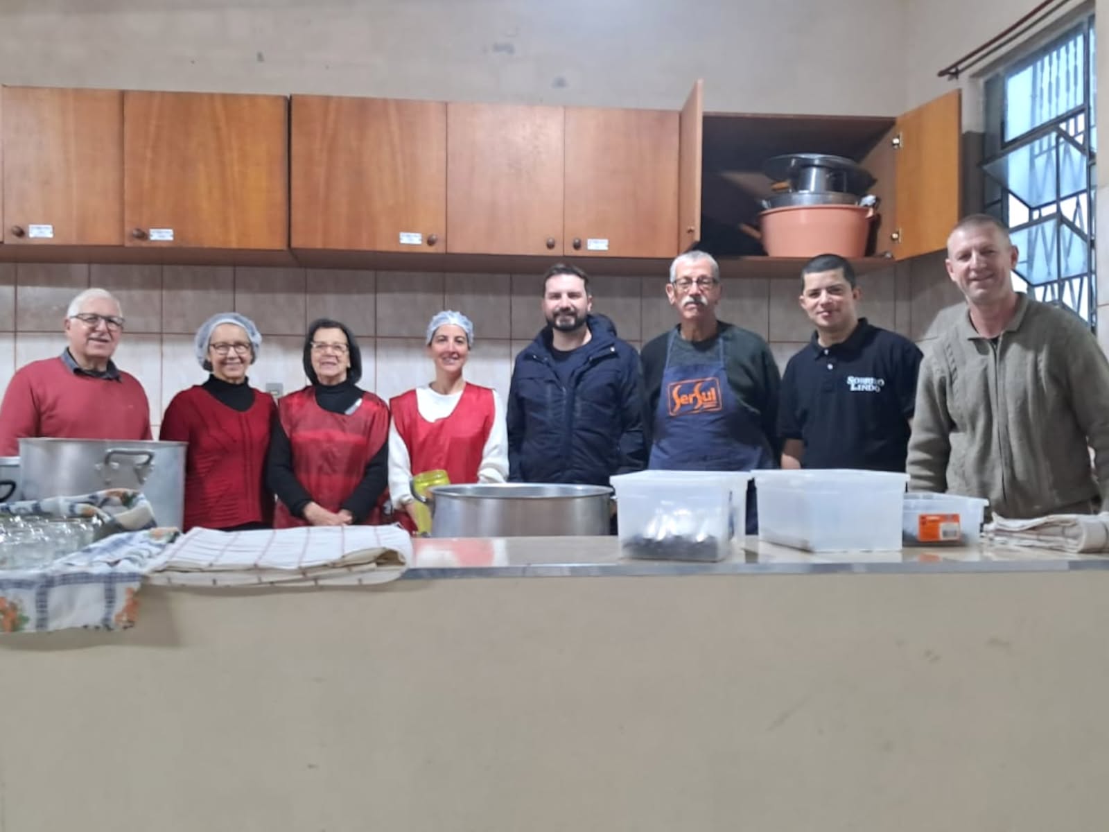 Irmãos reunidos durante o almoço missionário da IBF Fragata